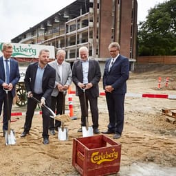 Morten Østergaard og Laust Joen Jakobsen tager første spadestik til nyt Campus Carlsberg