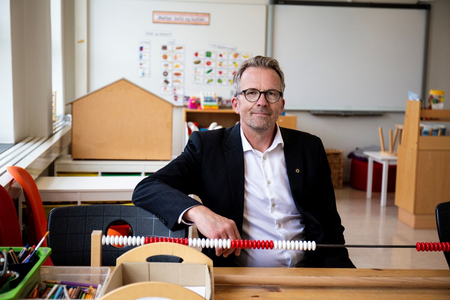 Geir Røsvoll i klasselokale uden elever