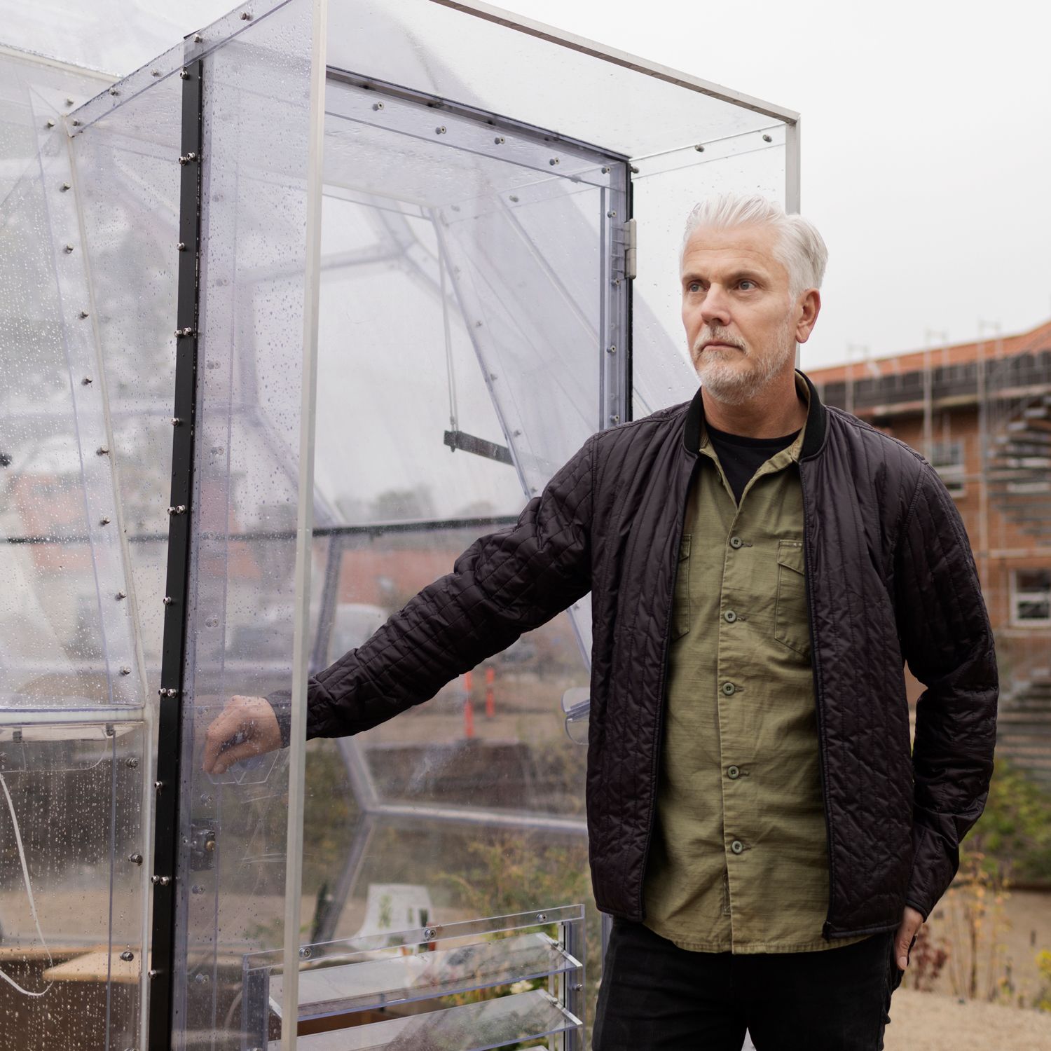 Kristian Toft foran sit eksperimentarium