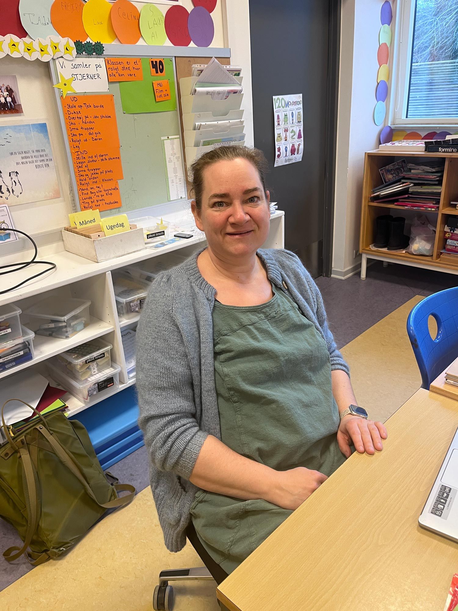 Lærer Mai-Britt Løndal Nielsen i sin klasse.