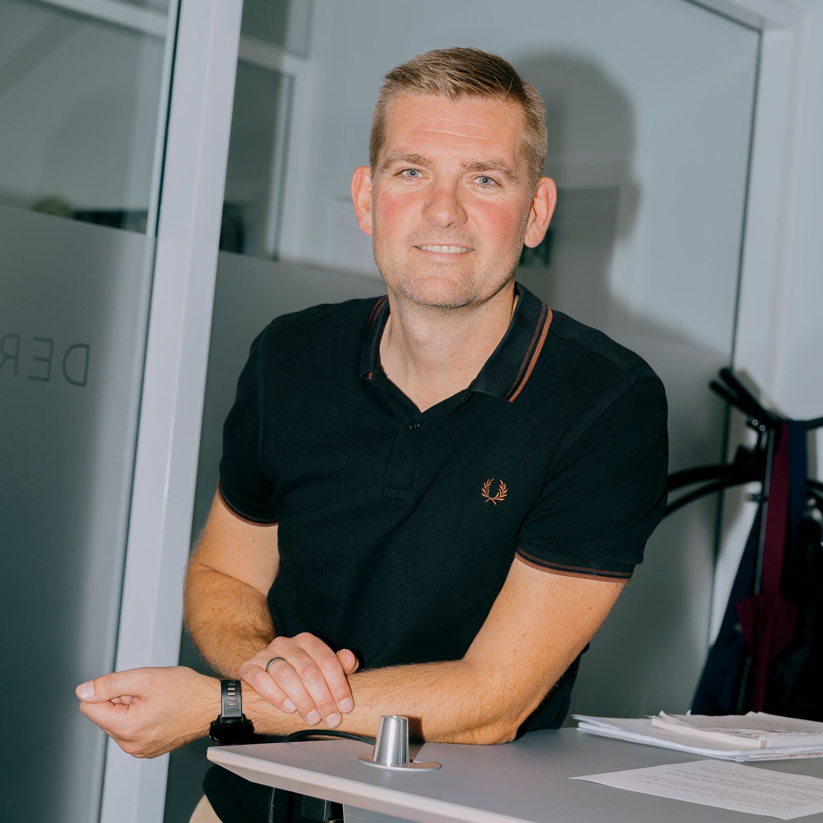 Jesper Vejergang p&aring; sit kontor i Aalborg.