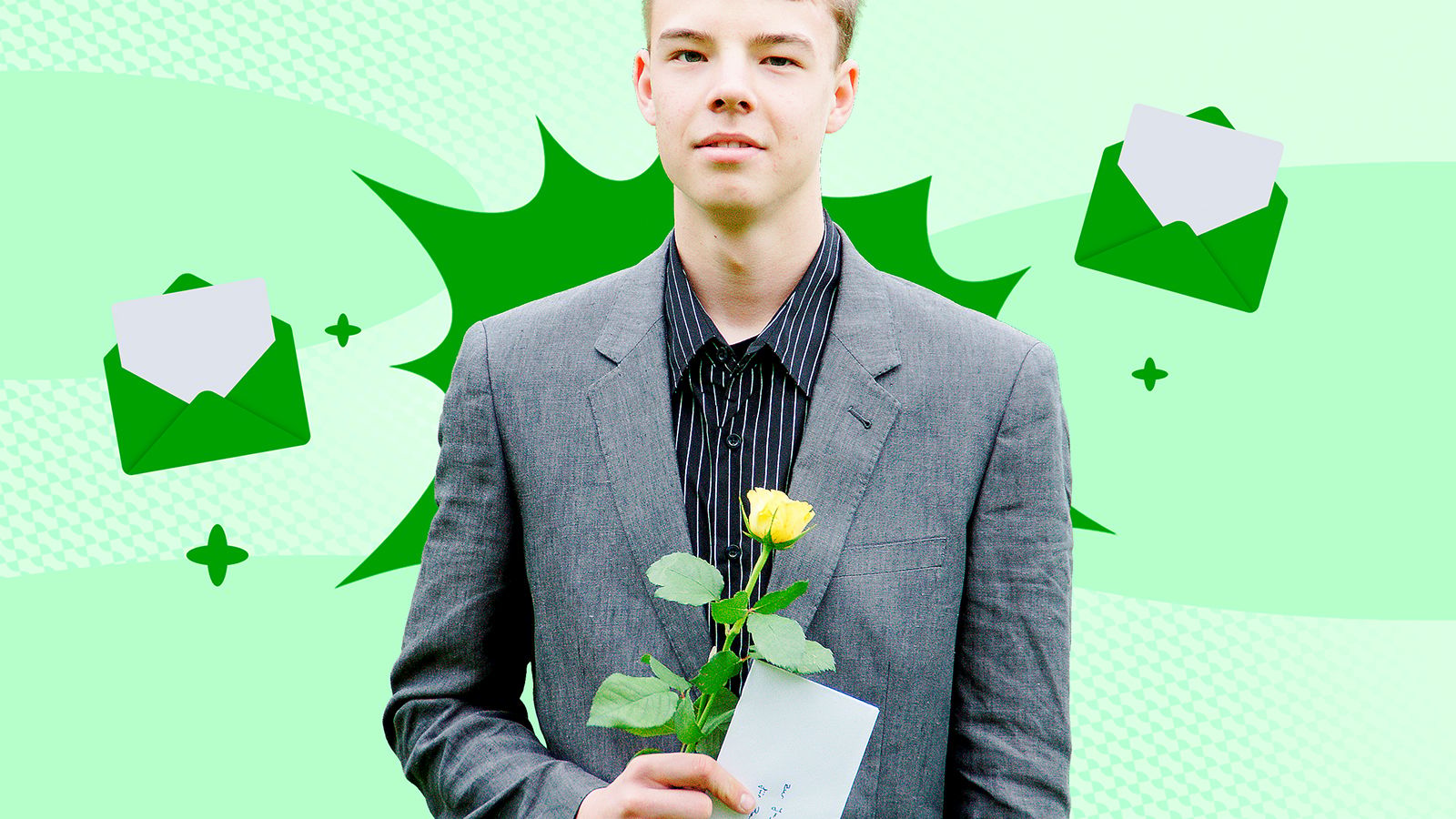 Konfirmand (dreng) med en blomst og en personlig hilsen i hånden.