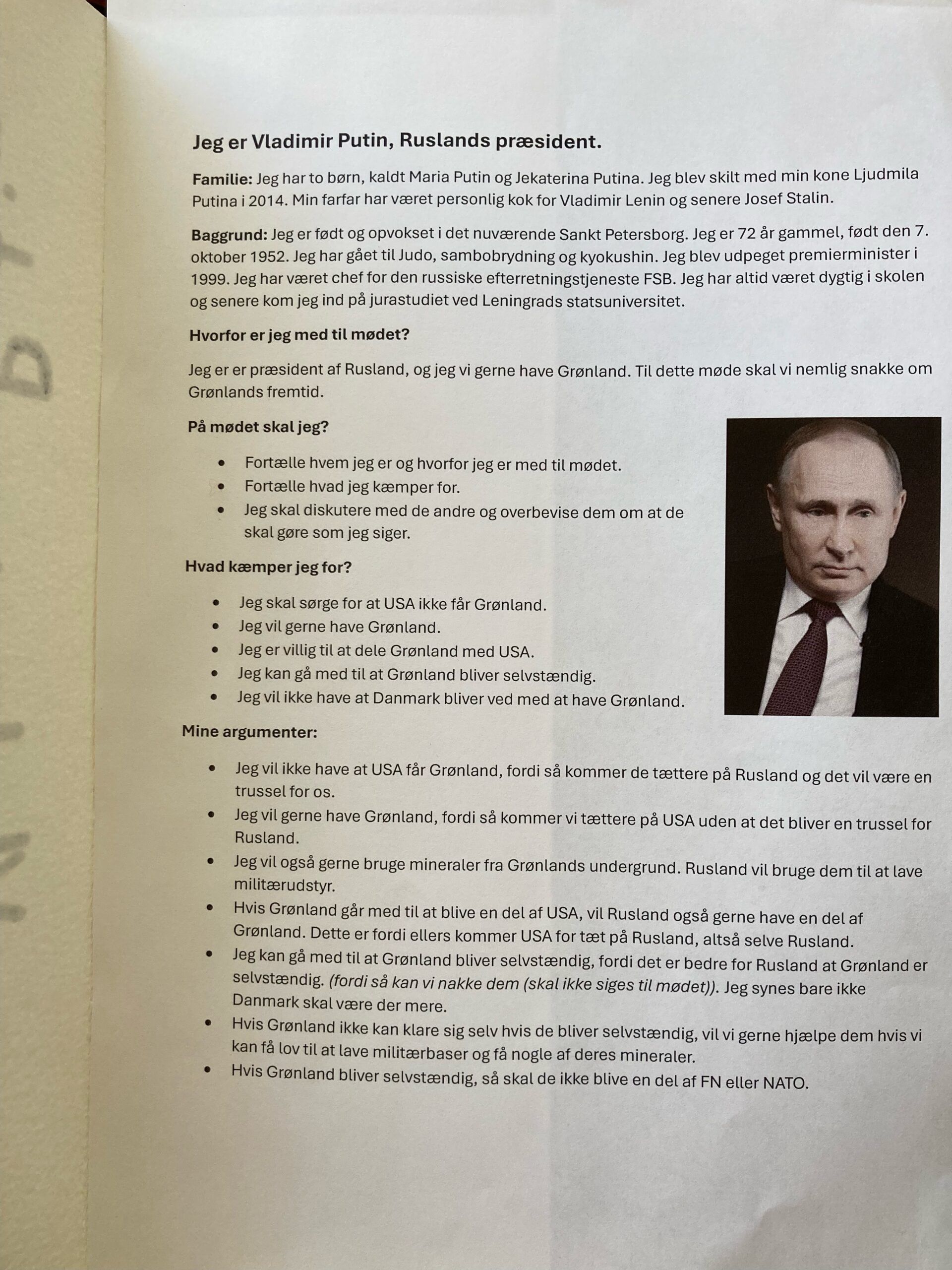 Her ses et eksempel p&aring; et rollekort til rollespillet, hvor det beskrives, hvordan rollen som Vladimir Putin skal spilles