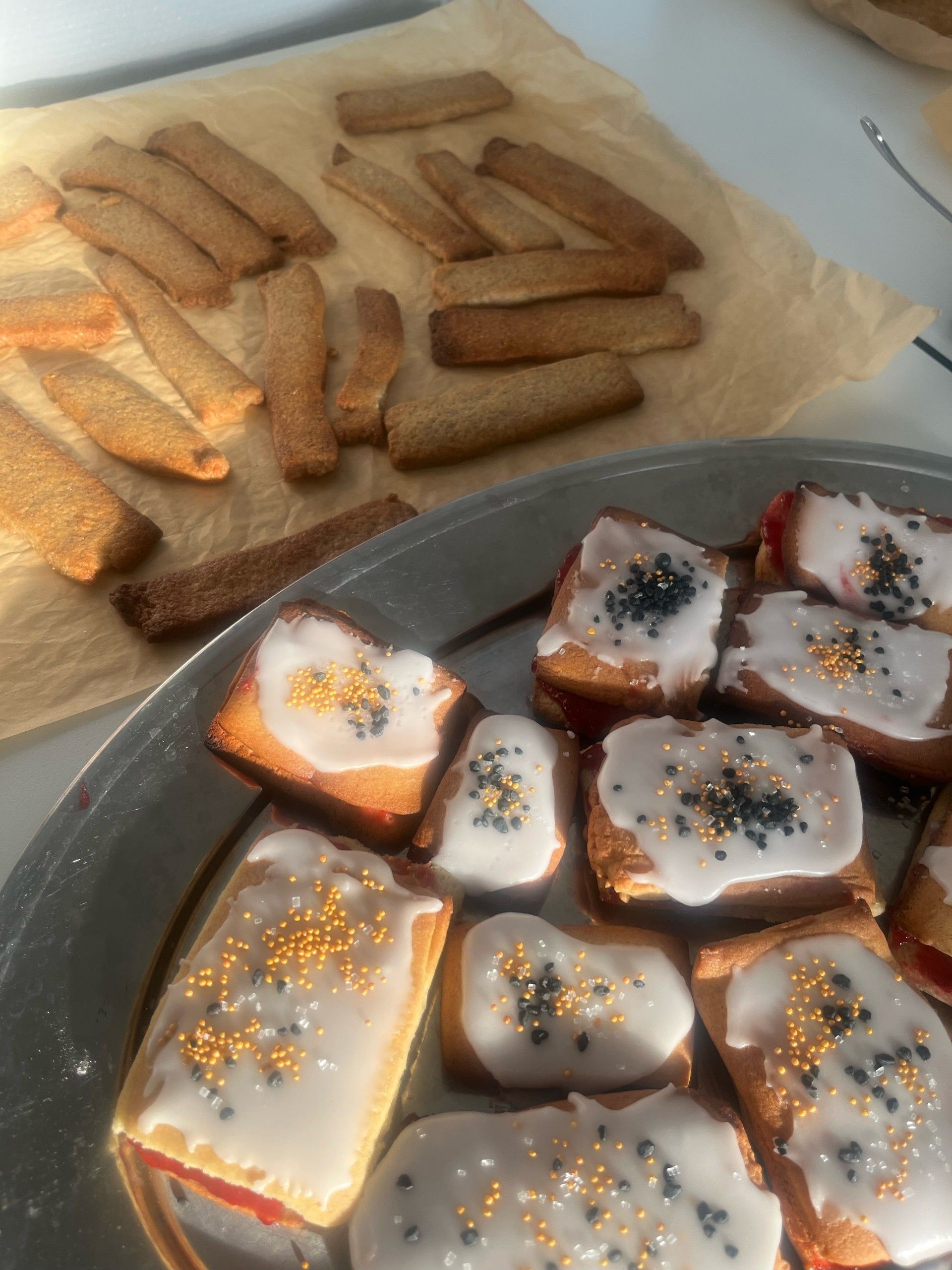 Billede af et hjemmelavet S&oslash;nderjysk kagebord