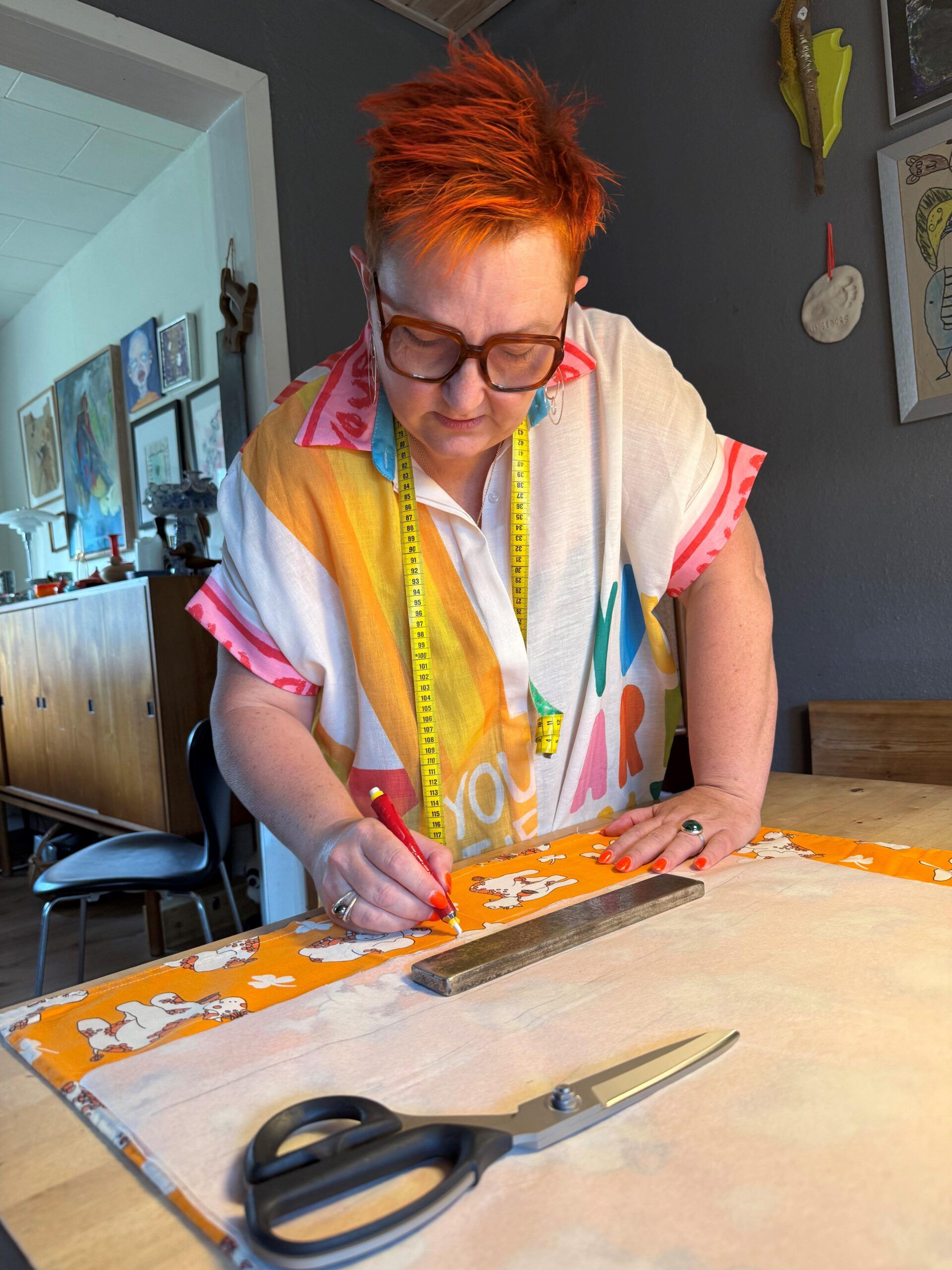 Pia-Vera M&oslash;lgaard m&aring;ler stof ud