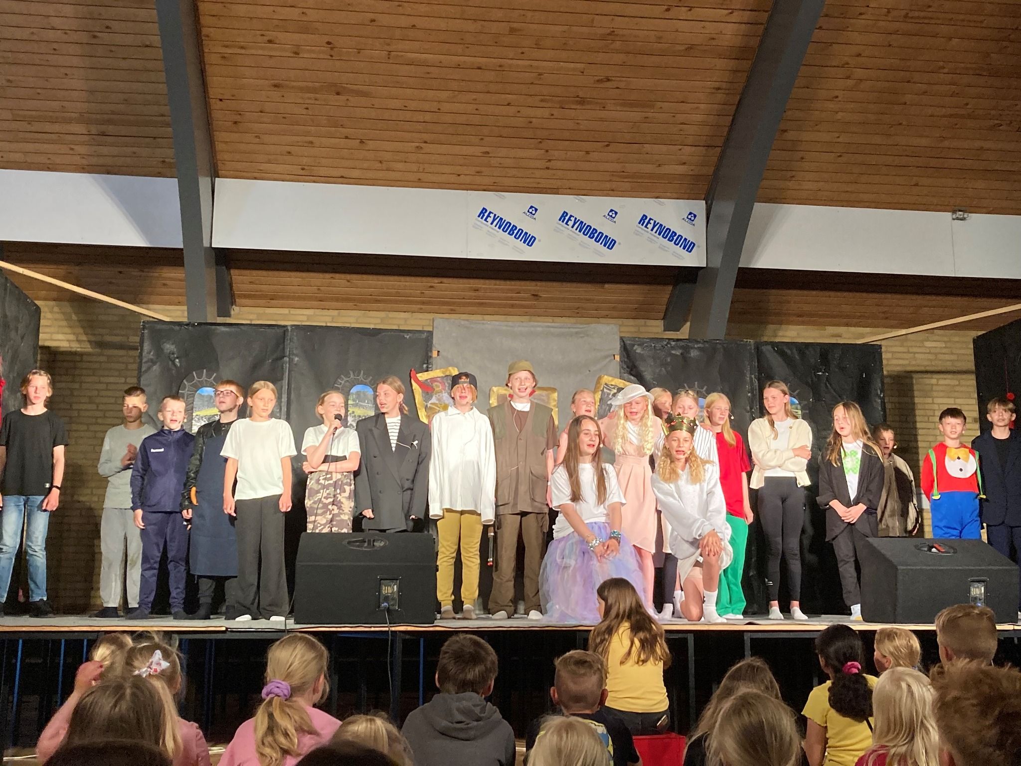 I Nørager samles hele byen i dag på skolen til grundlovsfest