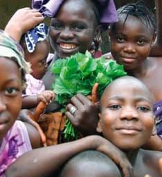 Danmark i samarbejde med Sierra Leone og Lego Fonden om at få børn tidligere i skole