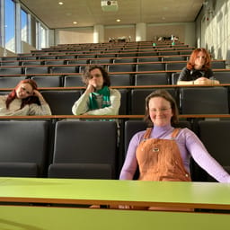 Vejledningens Dag: Teater sætter ansigter på 'restgruppen'