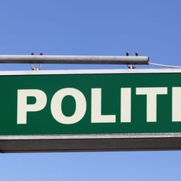 Politi på Sjælland anholder dreng for bombetrussel mod østjysk skole