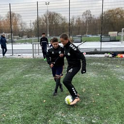 Nu har fodboldklasse også fået skoletrætte piger med på holdet
