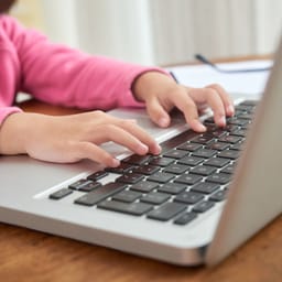 Tastaturskrivning giver børn bogstavproblemer