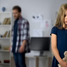 Børn, der er vidner til vold i hjemmet, klarer sig dårligere i skolen
