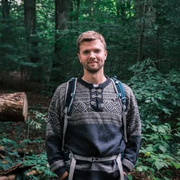 Jacob er lærer på en efterskole, mens han uddanner sig til lærer