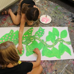 Elever laver tapet til skolen: Vi får lov til at tegne en hel dag!