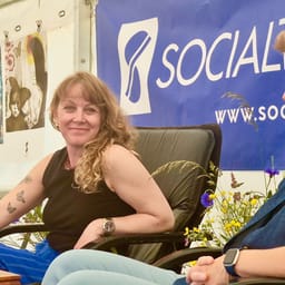 Anne Vestergaard og Dorthe Birkmose i samtale