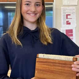 Sarah lavede et Børge Mogensen-inspireret entrémøbel: ”Det er sådan et øjeblik, hvor man virkelig savner 13-tallet”