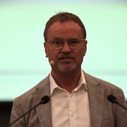 Gordon Ørskov Madesen på talerstol