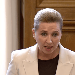 Mette Frederiksen holder åbningstale af Folketinget 2025