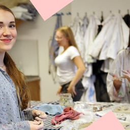 Tre piger til billedkunst-undervisning