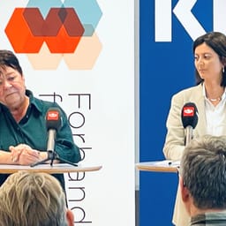 Mona Striib og Sofia Osmani på pressemøde om OK26