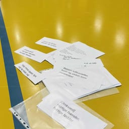 Udpluk af Minds of 99's sangtekster.