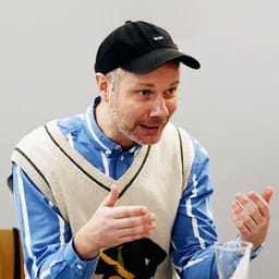 Anders Thorsen fotograferet i samtale