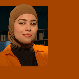 Manar, rådgiver for Dansk som andetsprog i collage med logoer fra wevideo, Kahoot og CFU.