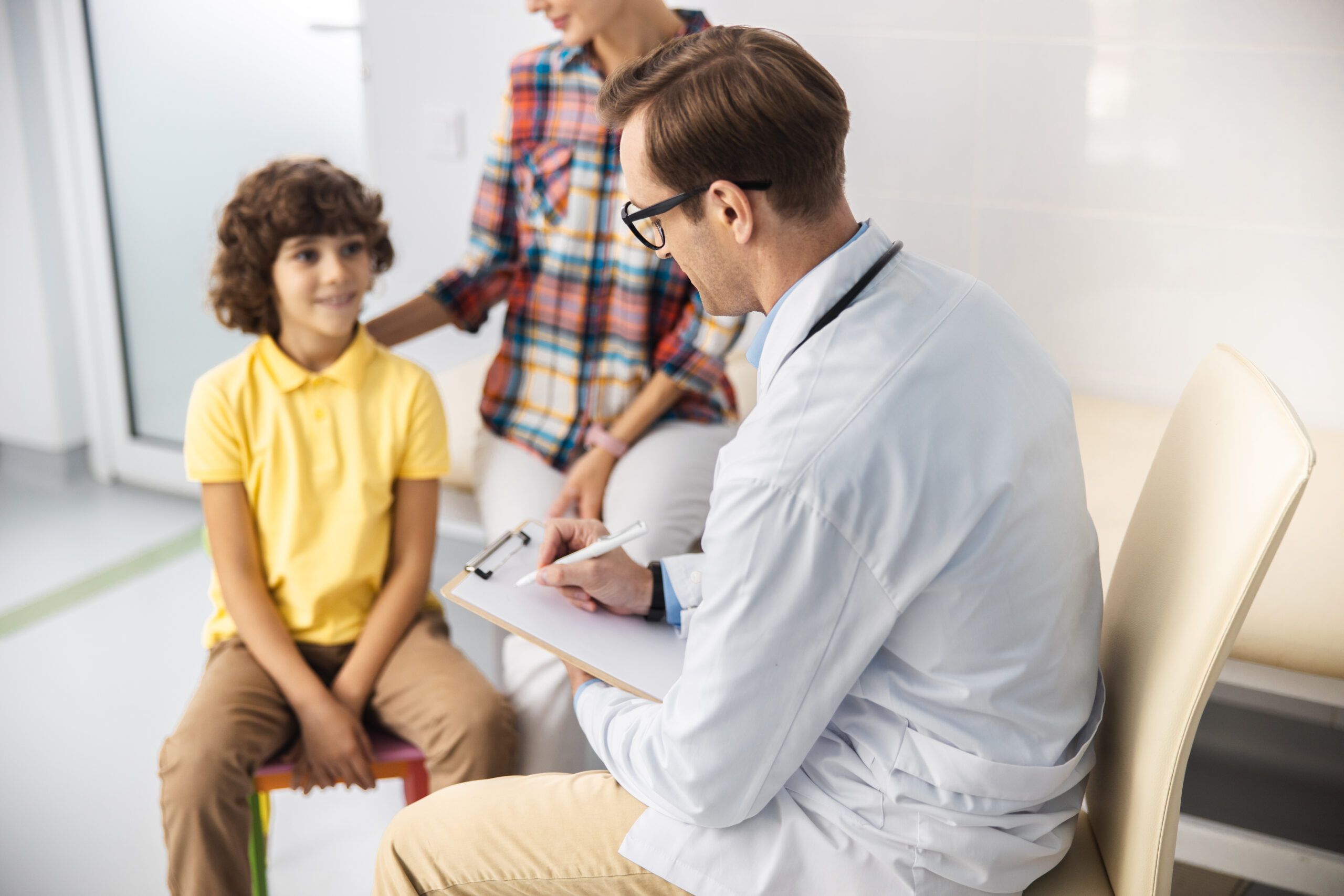Featured image for Overl&aelig;ge advarer: F&oslash;r var for&aelig;ldre kede af at f&aring; en diagnose. Nu bliver de vrede, hvis de ikke f&aring;r en.