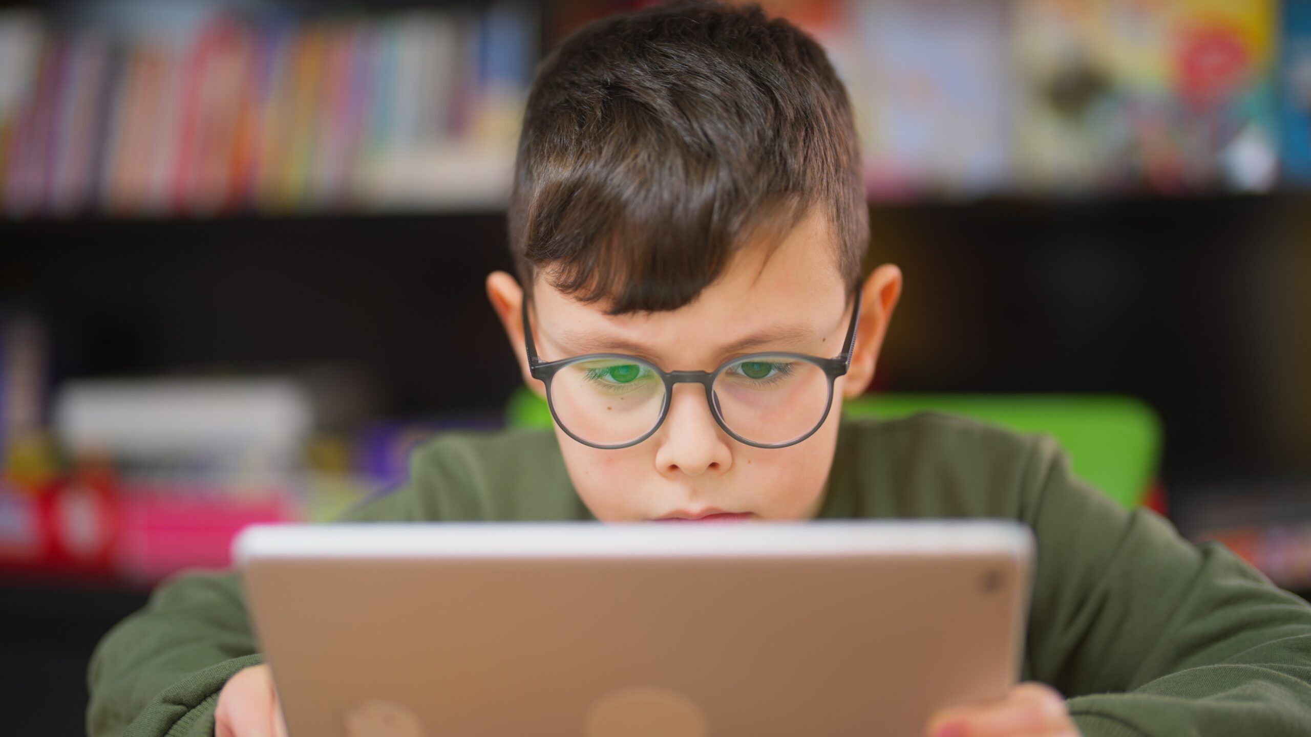 Privat firma puster til diskussion, om årsagen til ordblindhed kan findes i øjet