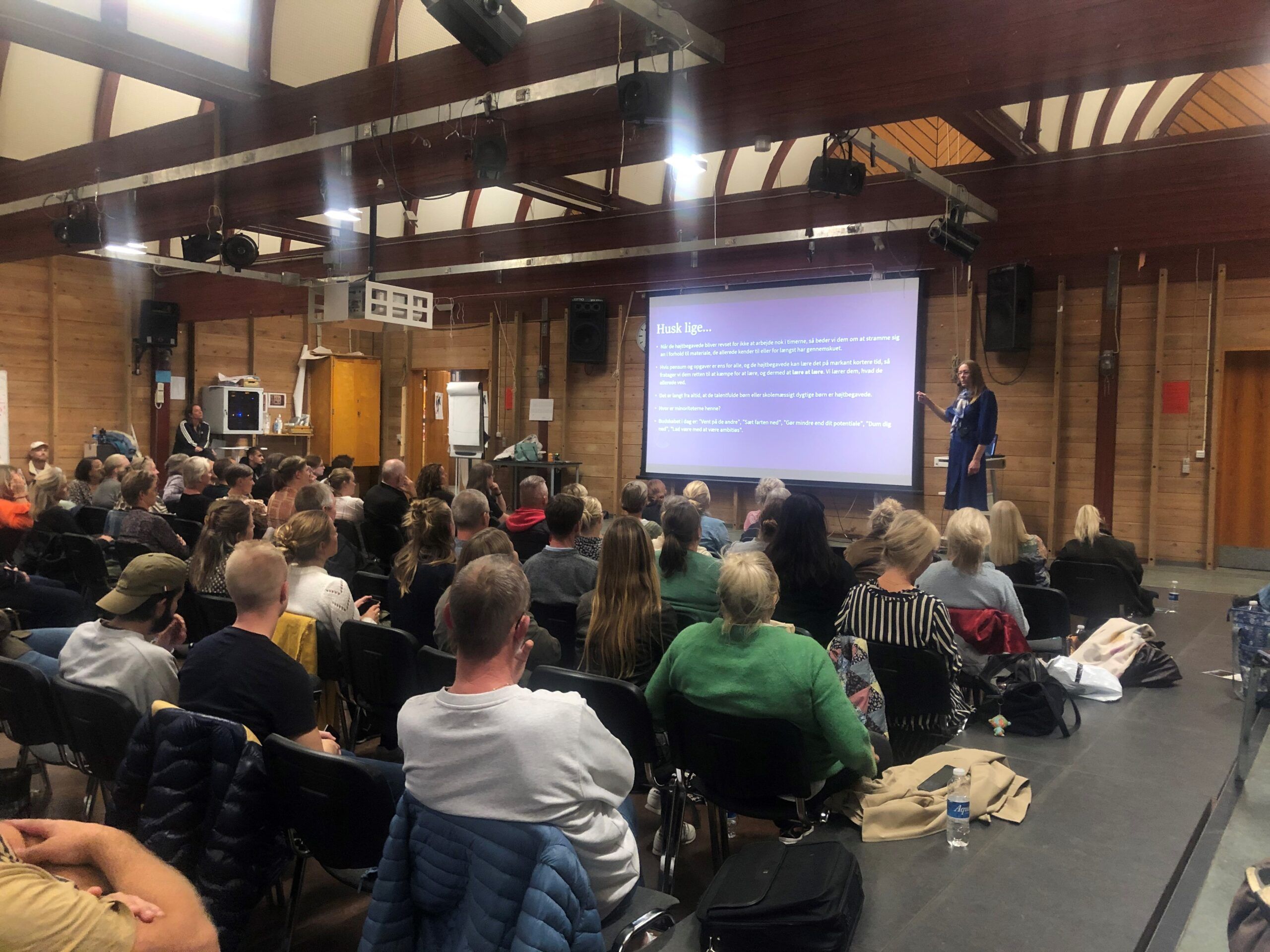 Featured image for Ekspert kom med råd til lærere: Sådan spotter I højtbegavede børn