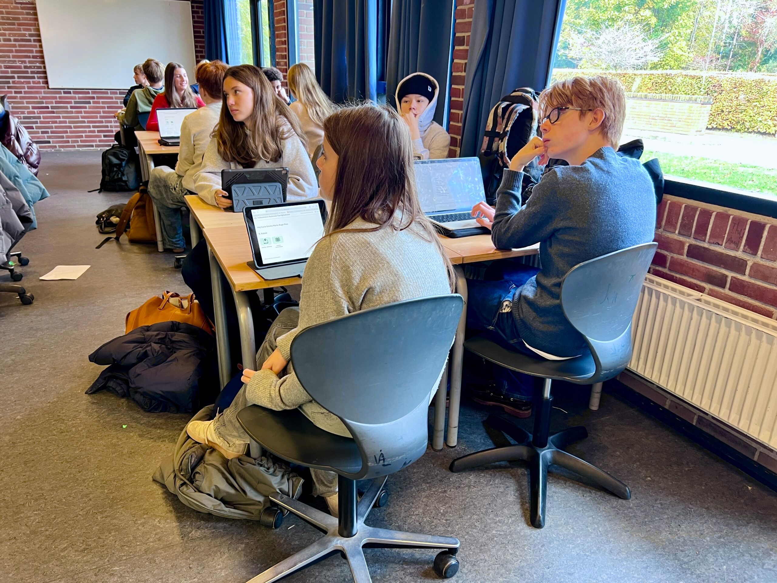 Elever laver nationale test på Trørødskolen