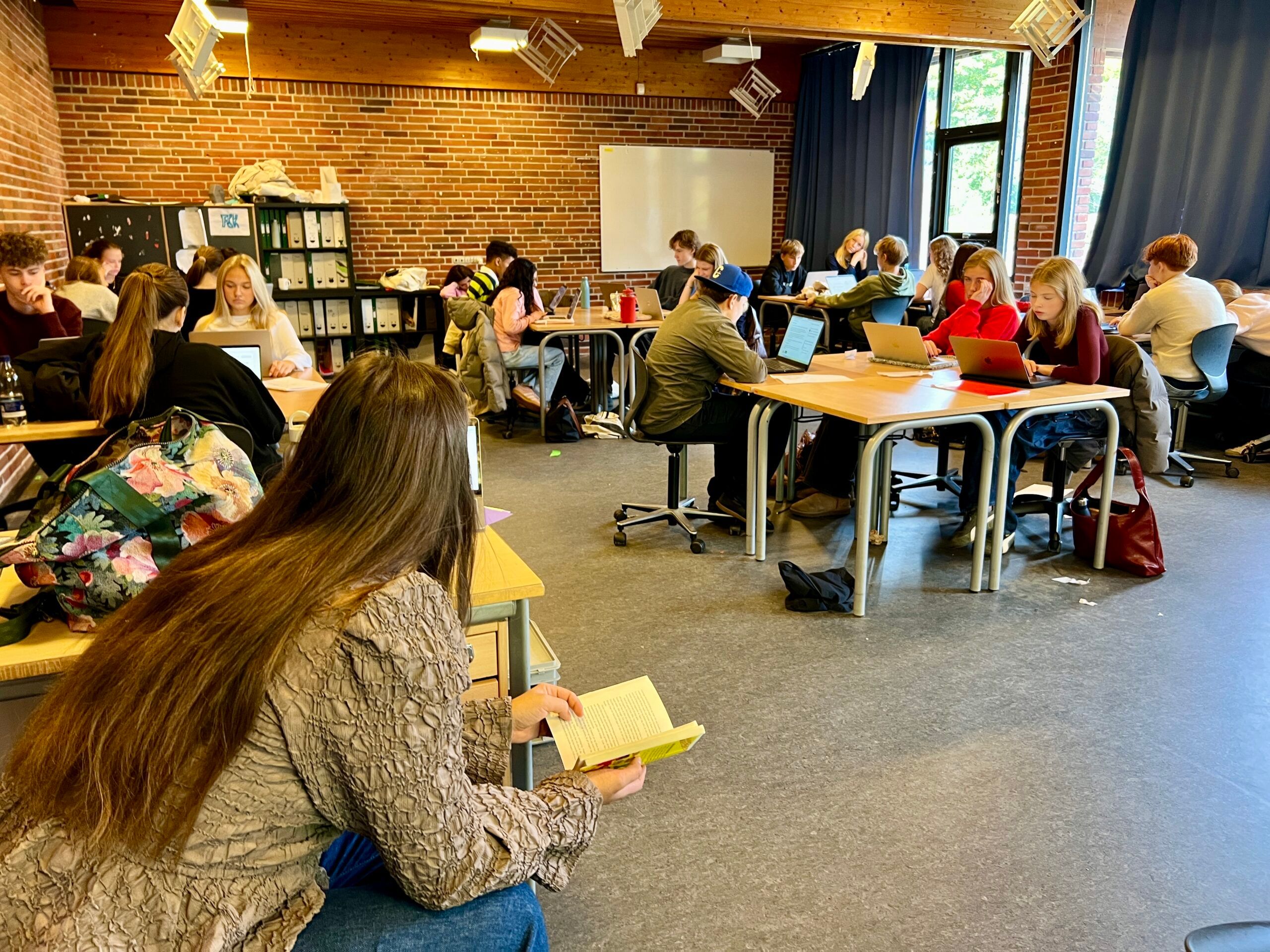 Elever laver nationale test i klassen