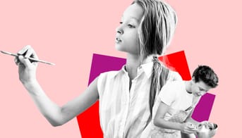 En pige maler i venstre ide af billedet, hun fylder markant mere end drenegn, som pisker med et piskeris i højre del af billedet.