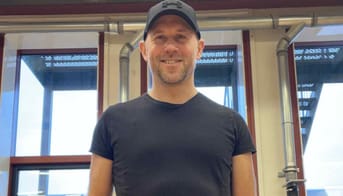 Sløjdlærer i værkstedet