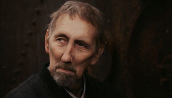 Portræt af forfatter Søren Hammer