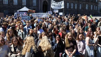 Elever bannere og skilte demonstrerede mod udvidet magt til lærerne