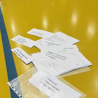 Udpluk af Minds of 99's sangtekster.