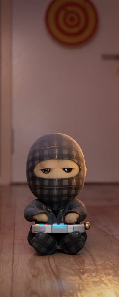 Ternet Ninja 3 - ninjaen spiller og drikker koldskål - pressebillede