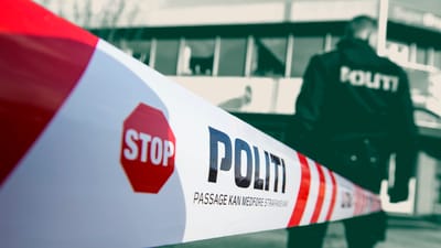 Polititape foran bygning