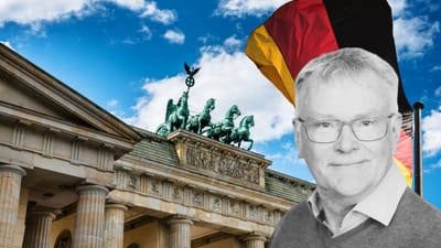 Grafik: Carl Kinze, formand for Tysklærerforeningen foran Brandenburger Tor