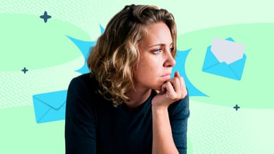 Lærer kigger bekymret ud mod højre.