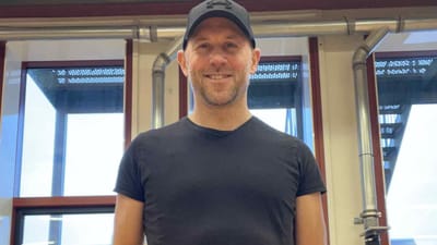 Sløjdlærer i værkstedet