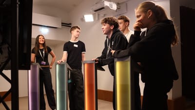 Elever fra Absalons Skole deltager i spillet 'Politiker for en dag'