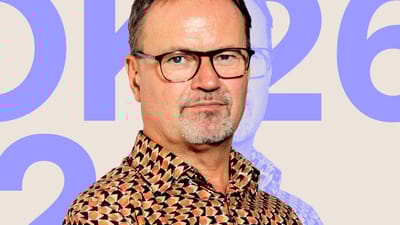 Gordon Ørskov foran bogstavkombinationen OK26.