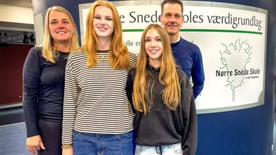Viceskoleleder Jacob Meier, lærer Bolette Frandsen og elever i 9. klasse Helen og Malou fra Nørre Snede Skole