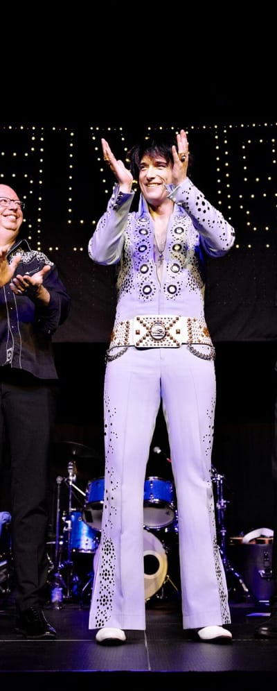 Brian og hans orkester er færdige med at spille.