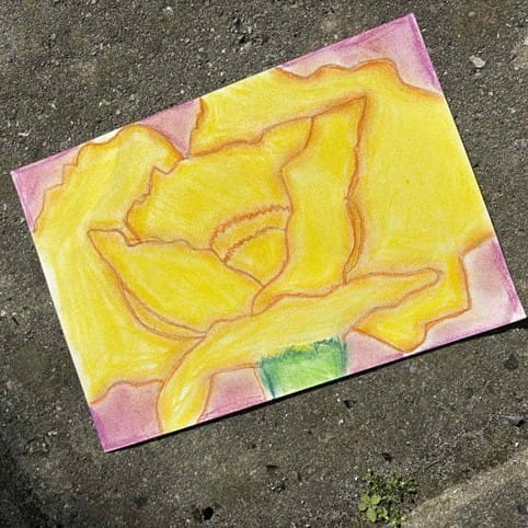 Tegning af gul blomst.